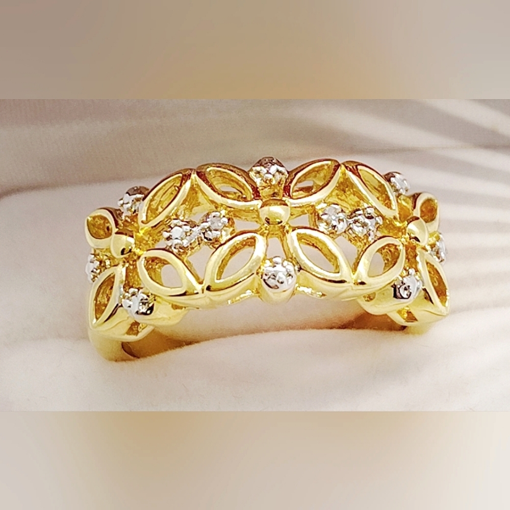 VINTAGE GOLD-PLATED OPEN WORK BAND WITH SWAROVSKI CRYSTALS RING (RARE FI…